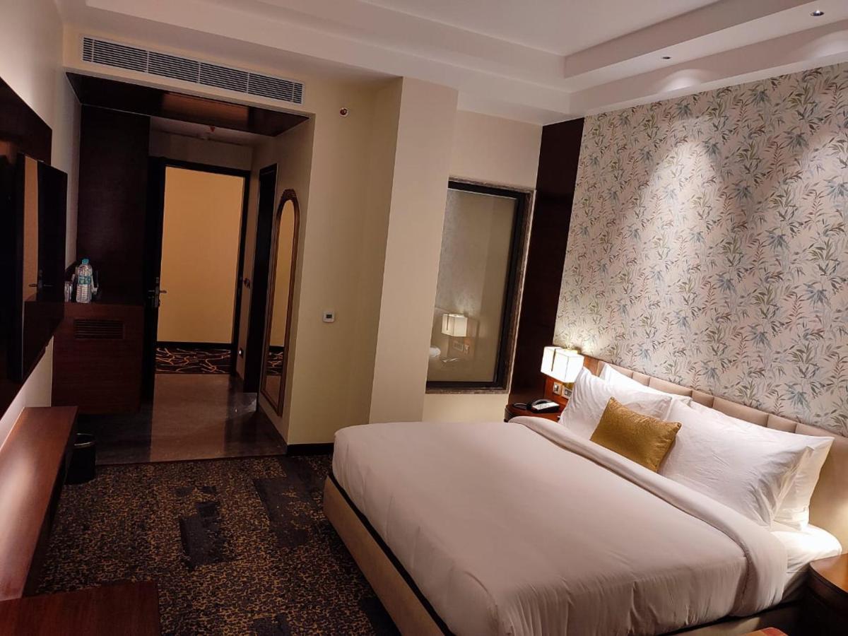 Hotel Peninsula Panchkula Exterior photo